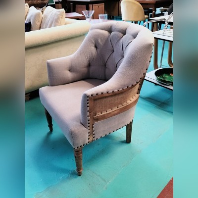 Petit fauteuil neuf en bois et tissu gris