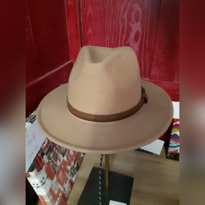 Lampe chapeau