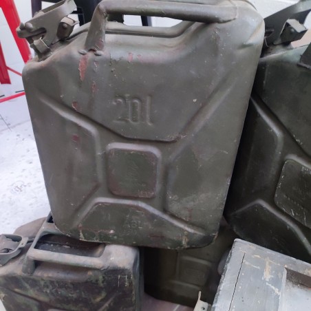 Ancien Bidon à essence de l'armée