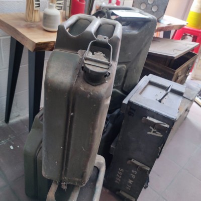 Ancien Bidon à essence de l'armée