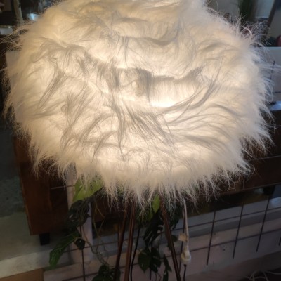 Lampe sur pied effet fourrure