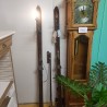 Lampe paire de vieux ski en bois