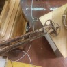 Lampe paire de vieux ski en bois