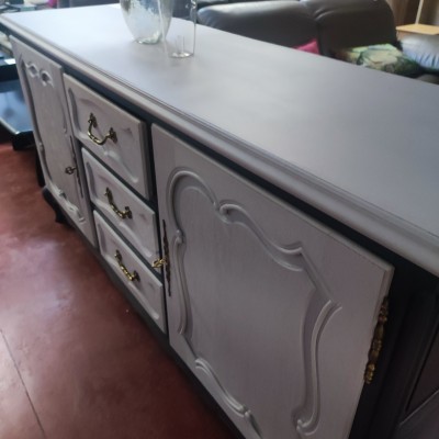 Ancien buffet repeint gris et blanc