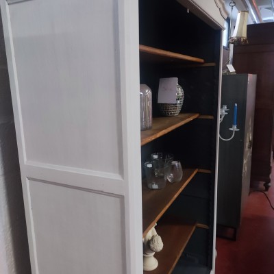 Bibliothèque blanche et anthracite relookée