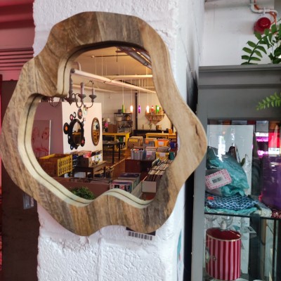 Petit miroir en bois clair...