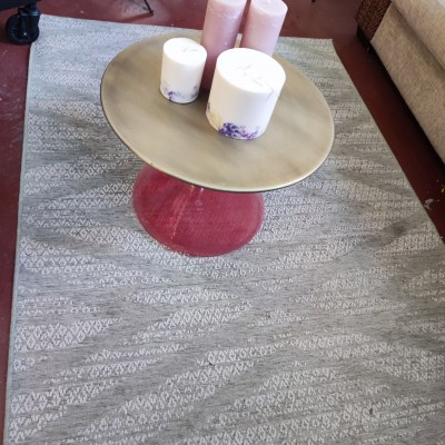 Petite table ronde verre rose et métal