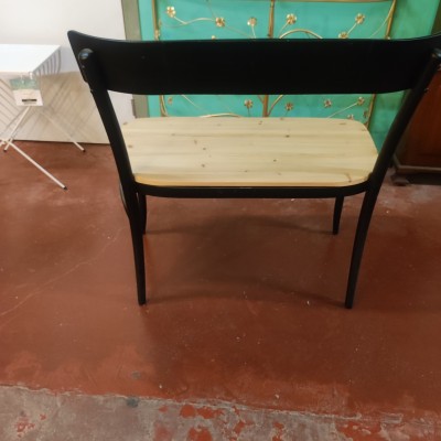 Chaises transformées en 1 petit banc